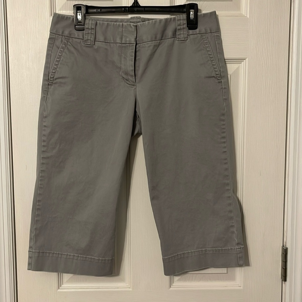 J Crew Favorite Fit Capris Sz 8 Gray